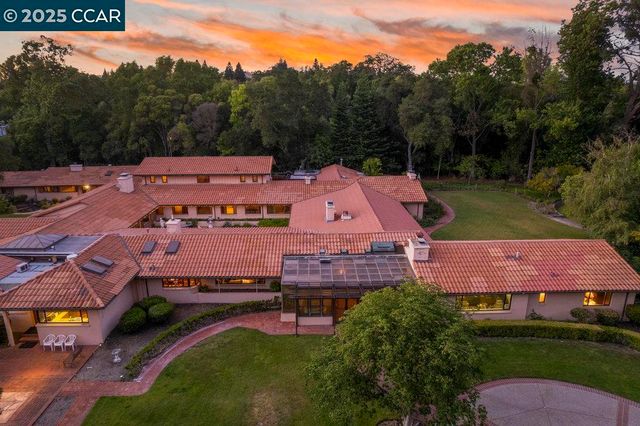 940 Reliez Station Ln, Lafayette, CA 94549