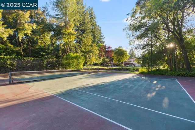 940 Reliez Station Ln, Lafayette, CA 94549