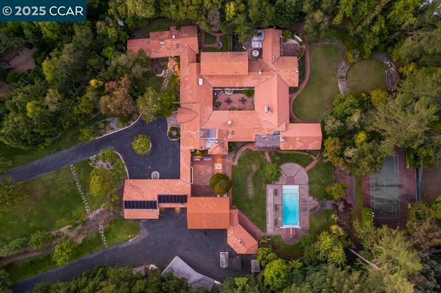 940 Reliez Station Ln, Lafayette, CA 94549