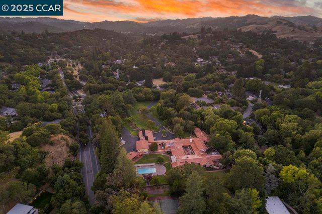 940 Reliez Station Ln, Lafayette, CA 94549