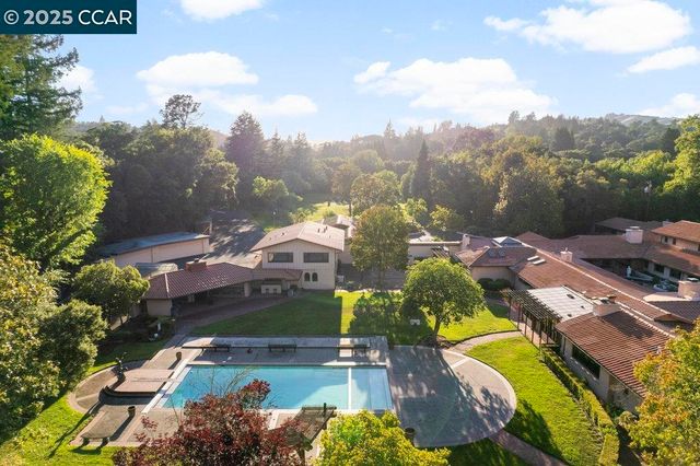 940 Reliez Station Ln, Lafayette, CA 94549