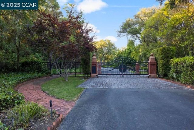 940 Reliez Station Ln, Lafayette, CA 94549