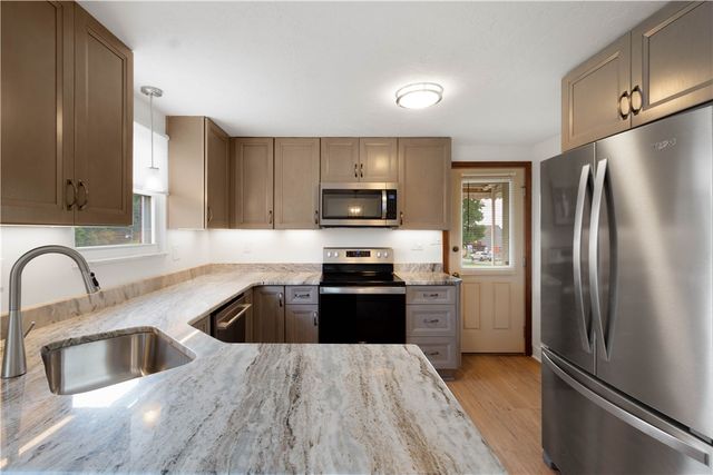 323 Old Clairton Rd, Jefferson Hills, PA 15025