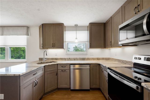 323 Old Clairton Rd, Jefferson Hills, PA 15025