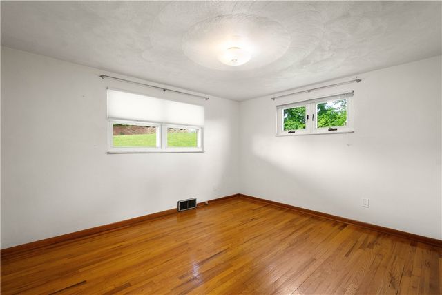 323 Old Clairton Rd, Jefferson Hills, PA 15025