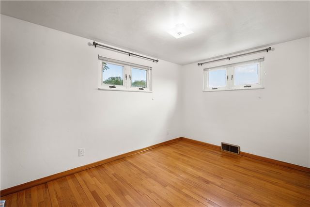 323 Old Clairton Rd, Jefferson Hills, PA 15025