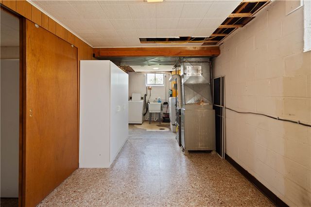 323 Old Clairton Rd, Jefferson Hills, PA 15025