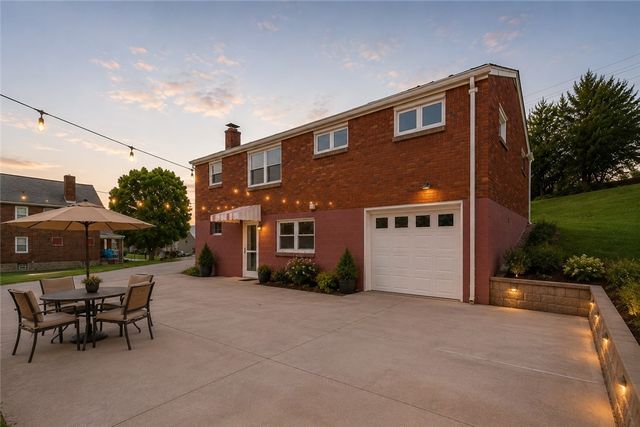 323 Old Clairton Rd, Jefferson Hills, PA 15025