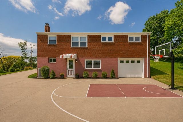 323 Old Clairton Rd, Jefferson Hills, PA 15025