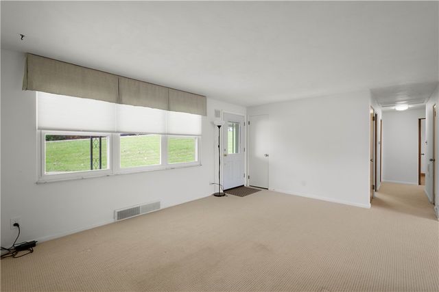323 Old Clairton Rd, Jefferson Hills, PA 15025
