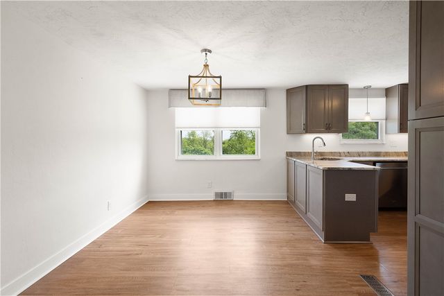 323 Old Clairton Rd, Jefferson Hills, PA 15025