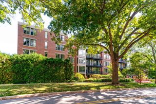 1633 2nd Street 302, Highland Park, IL 60035