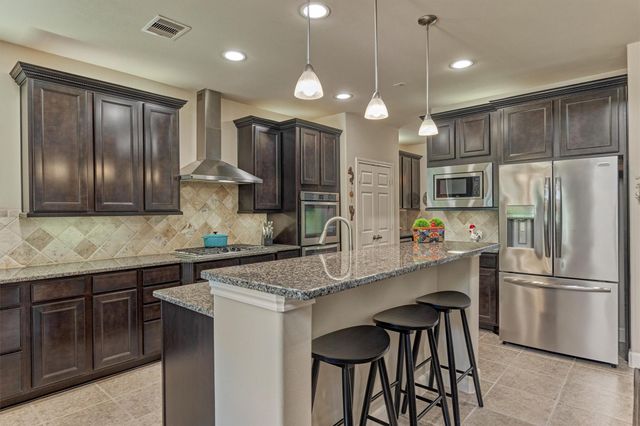 18 Shire Glen Place, The Woodlands, TX 77354
