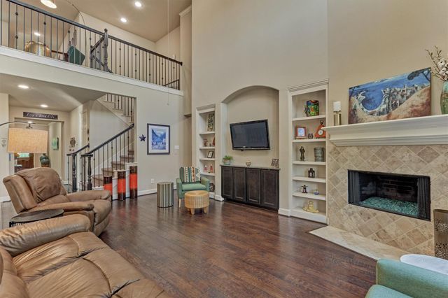 18 Shire Glen Place, The Woodlands, TX 77354