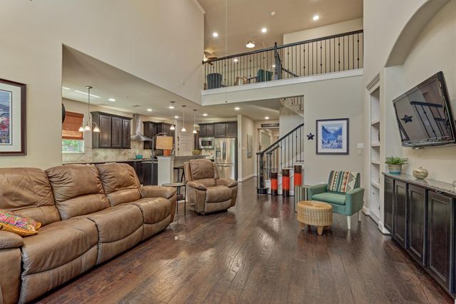 18 Shire Glen Place, The Woodlands, TX 77354