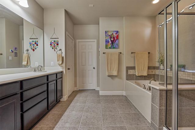 18 Shire Glen Place, The Woodlands, TX 77354