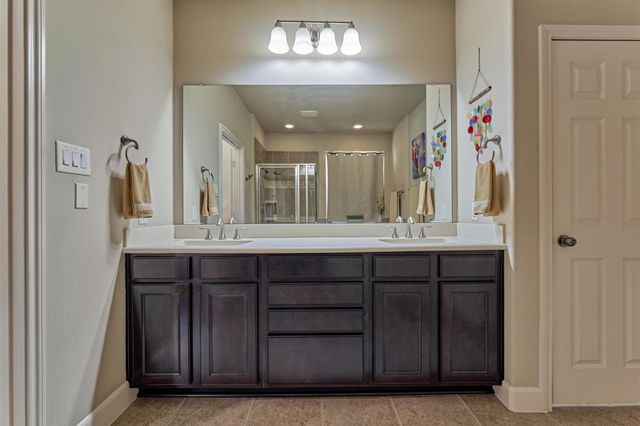 18 Shire Glen Place, The Woodlands, TX 77354