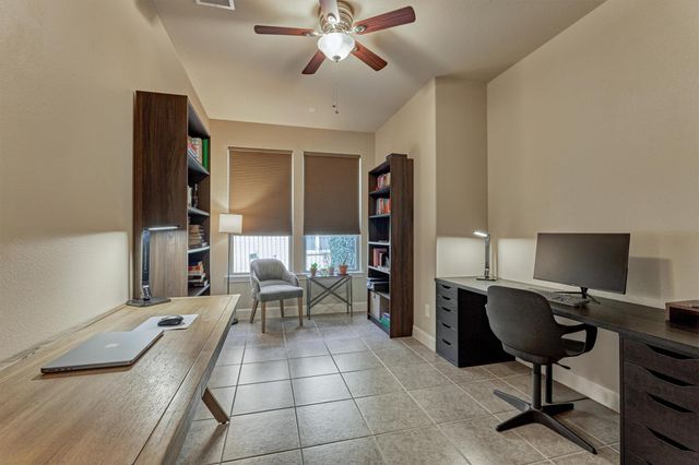 18 Shire Glen Place, The Woodlands, TX 77354