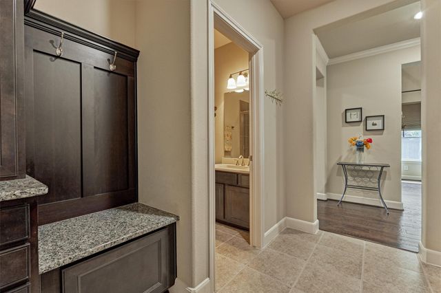 18 Shire Glen Place, The Woodlands, TX 77354