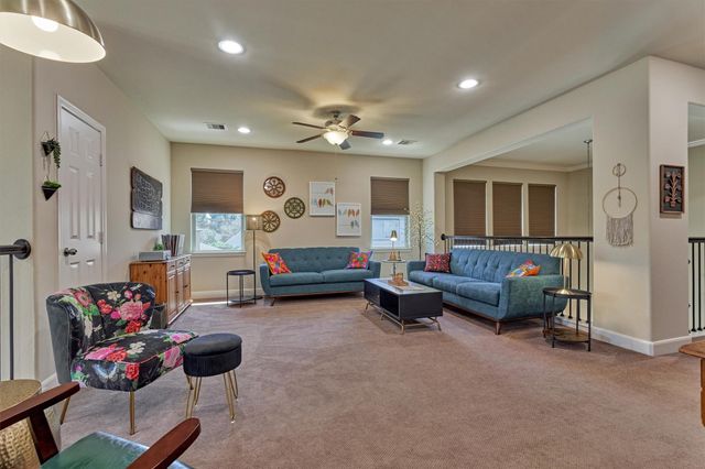 18 Shire Glen Place, The Woodlands, TX 77354