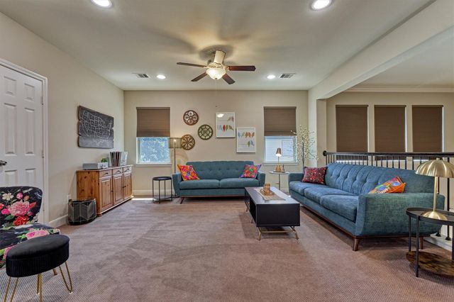 18 Shire Glen Place, The Woodlands, TX 77354