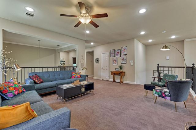 18 Shire Glen Place, The Woodlands, TX 77354