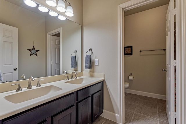 18 Shire Glen Place, The Woodlands, TX 77354