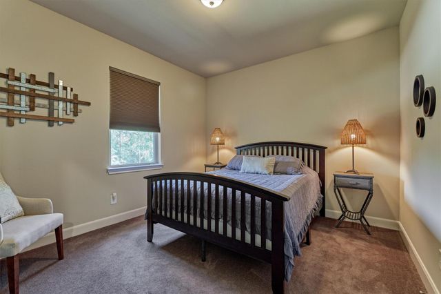 18 Shire Glen Place, The Woodlands, TX 77354