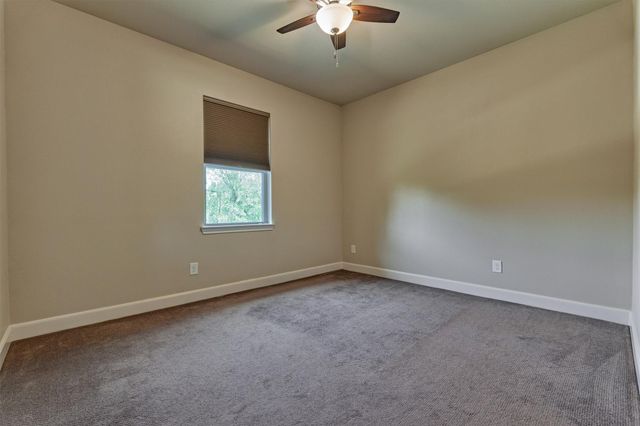 18 Shire Glen Place, The Woodlands, TX 77354