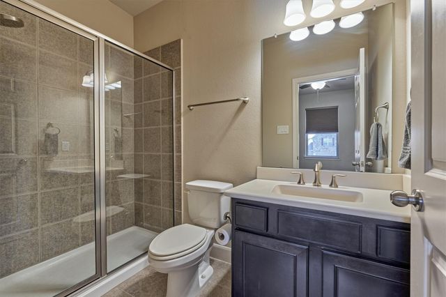 18 Shire Glen Place, The Woodlands, TX 77354