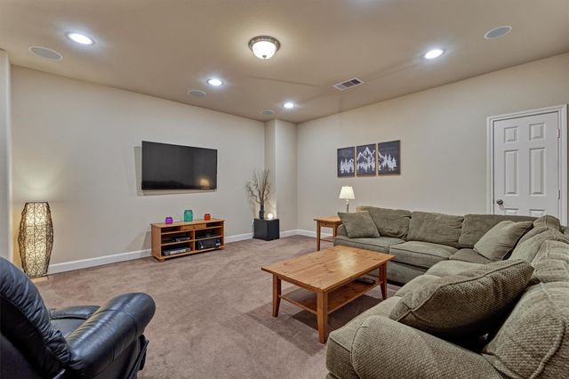 18 Shire Glen Place, The Woodlands, TX 77354