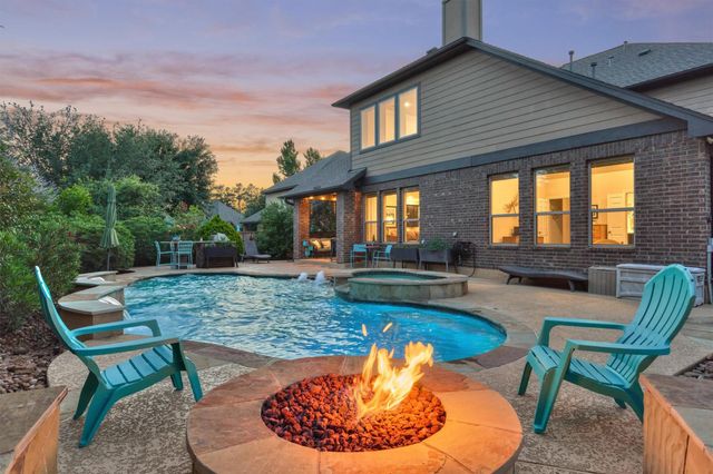 18 Shire Glen Place, The Woodlands, TX 77354