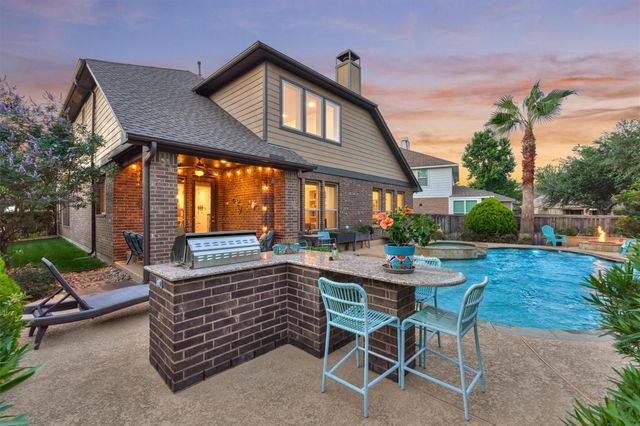 18 Shire Glen Place, The Woodlands, TX 77354