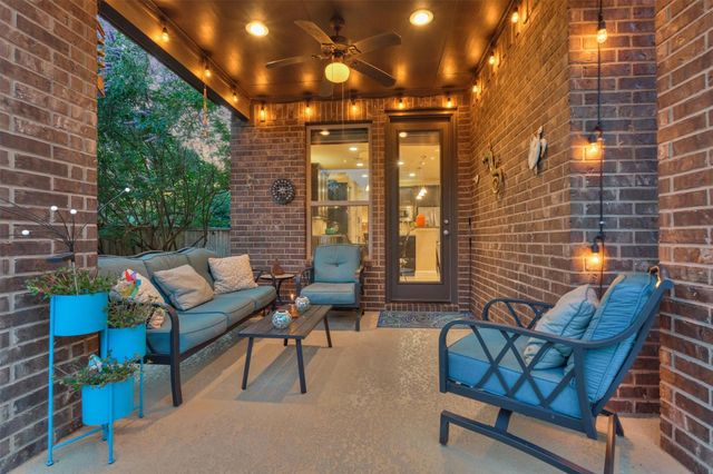 18 Shire Glen Place, The Woodlands, TX 77354