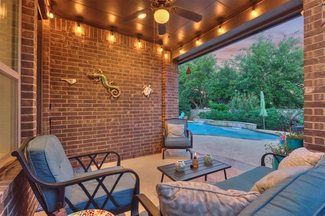 18 Shire Glen Place, The Woodlands, TX 77354