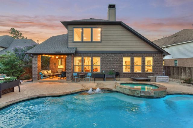 18 Shire Glen Place, The Woodlands, TX 77354