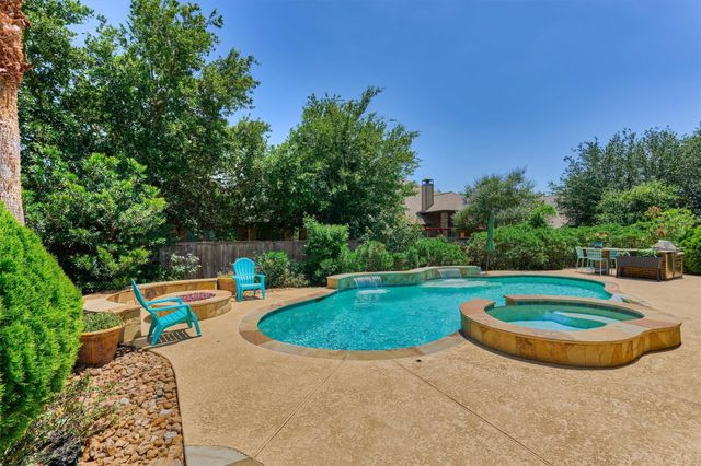 18 Shire Glen Place, The Woodlands, TX 77354
