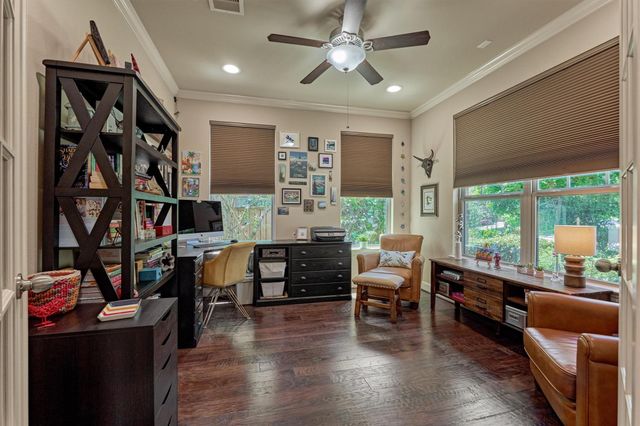 18 Shire Glen Place, The Woodlands, TX 77354