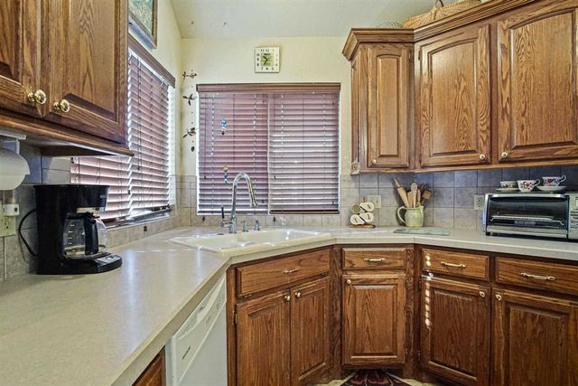 6712 SW Driftwood Dr, Lawton, OK 73505