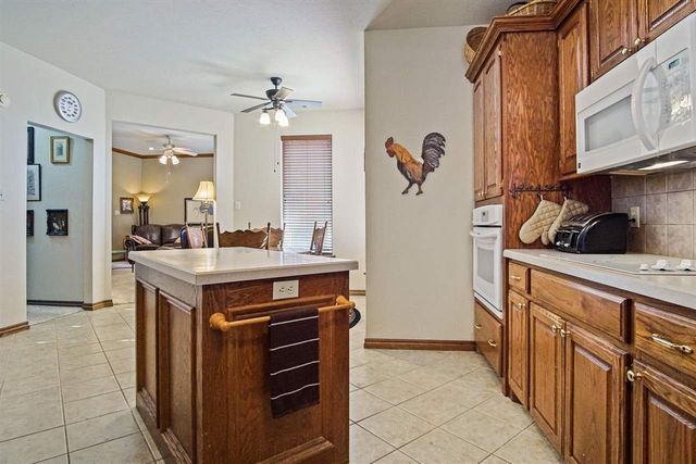 6712 SW Driftwood Dr, Lawton, OK 73505