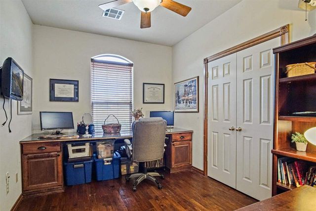 6712 SW Driftwood Dr, Lawton, OK 73505