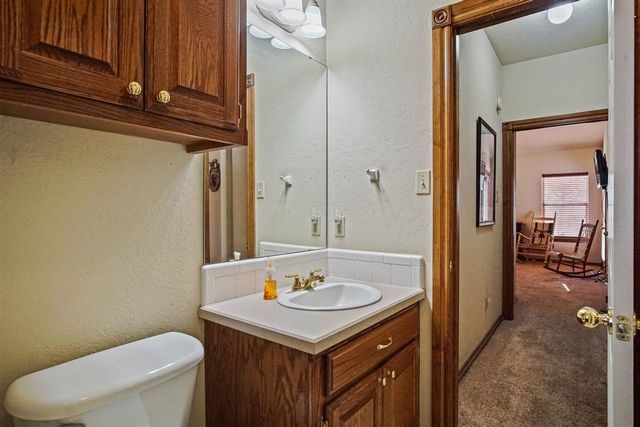 6712 SW Driftwood Dr, Lawton, OK 73505