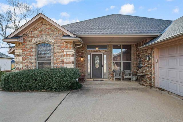 6712 SW Driftwood Dr, Lawton, OK 73505