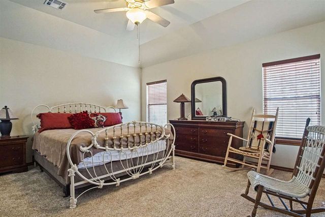 6712 SW Driftwood Dr, Lawton, OK 73505