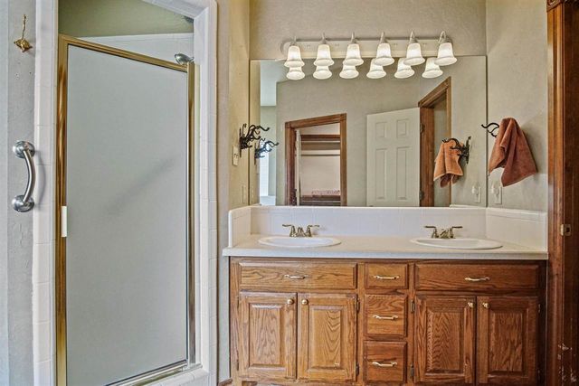 6712 SW Driftwood Dr, Lawton, OK 73505