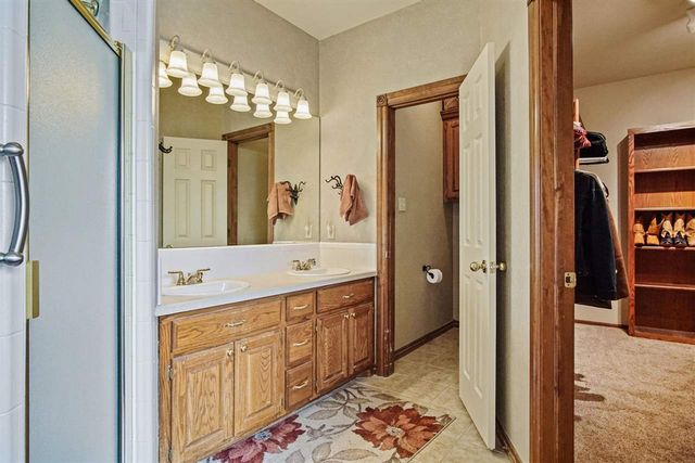 6712 SW Driftwood Dr, Lawton, OK 73505