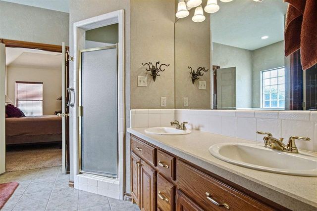 6712 SW Driftwood Dr, Lawton, OK 73505