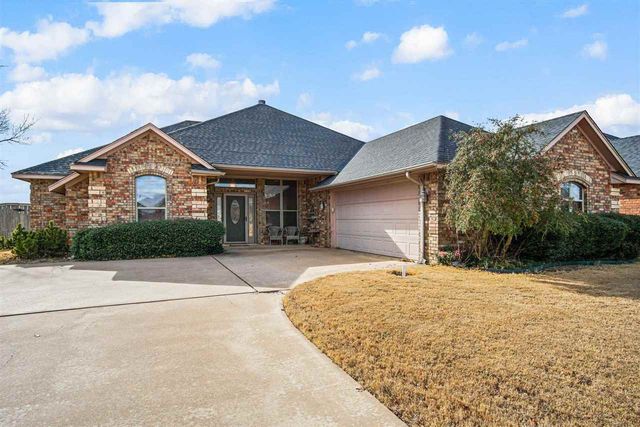 6712 SW Driftwood Dr, Lawton, OK 73505