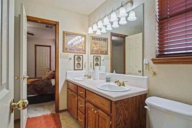 6712 SW Driftwood Dr, Lawton, OK 73505