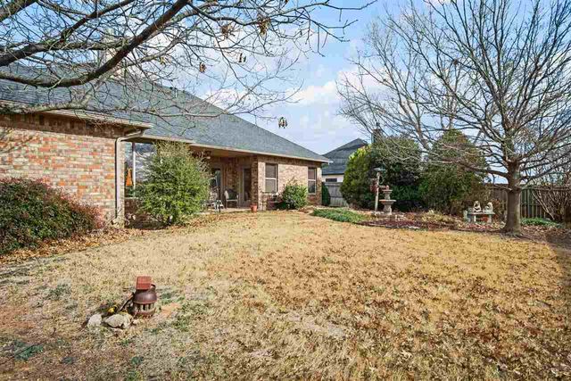 6712 SW Driftwood Dr, Lawton, OK 73505